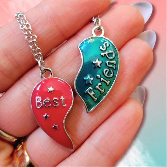 Classic Y2K Vintage BFF Best Friends Magnetic Heart Friendship Necklaces Set - Picture 3 of 3